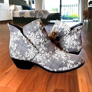 Me Too Ankle Boot Gray Linen Plaid Embroidered Floral Swirl Women’s Size 10